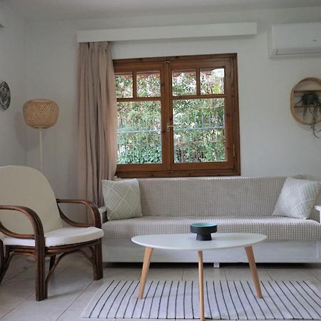 Small Theater Apartment Epidaurus Экстерьер фото