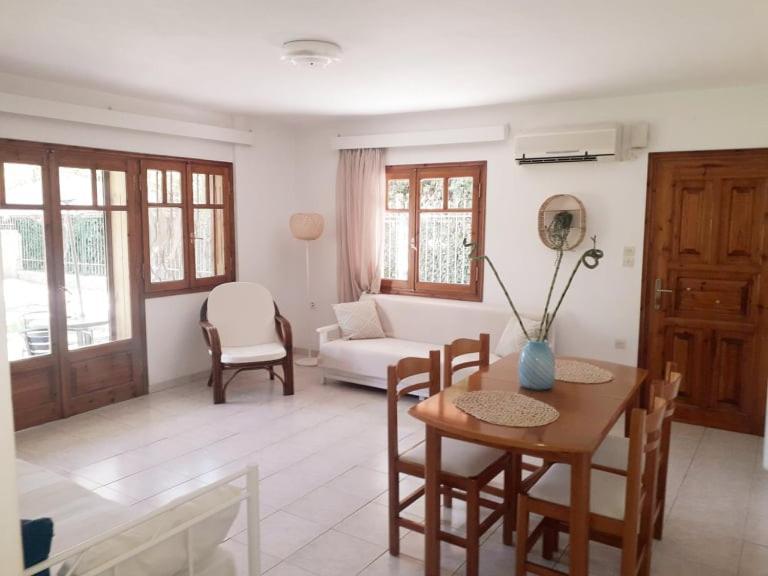 Small Theater Apartment Epidaurus Экстерьер фото
