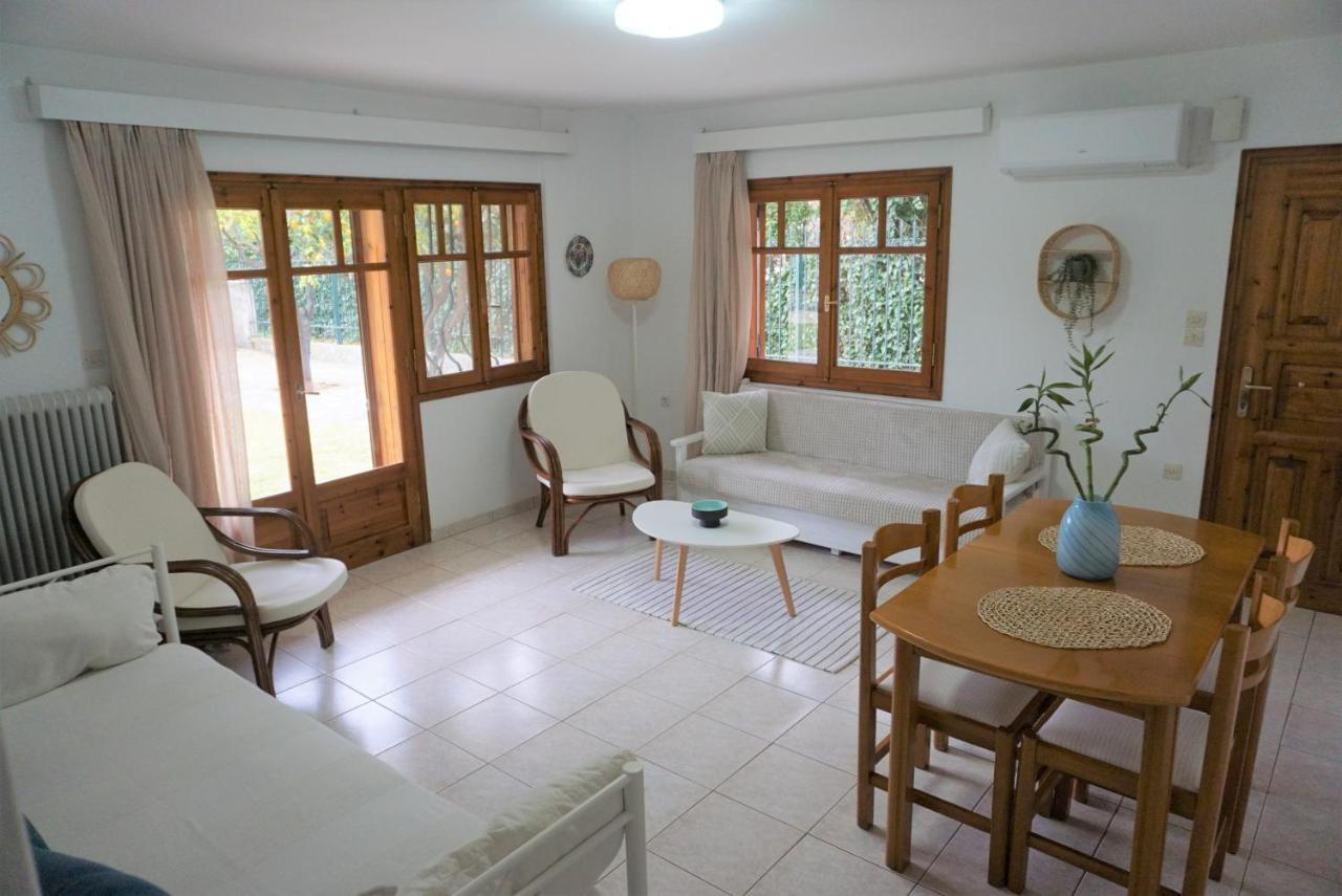 Small Theater Apartment Epidaurus Экстерьер фото